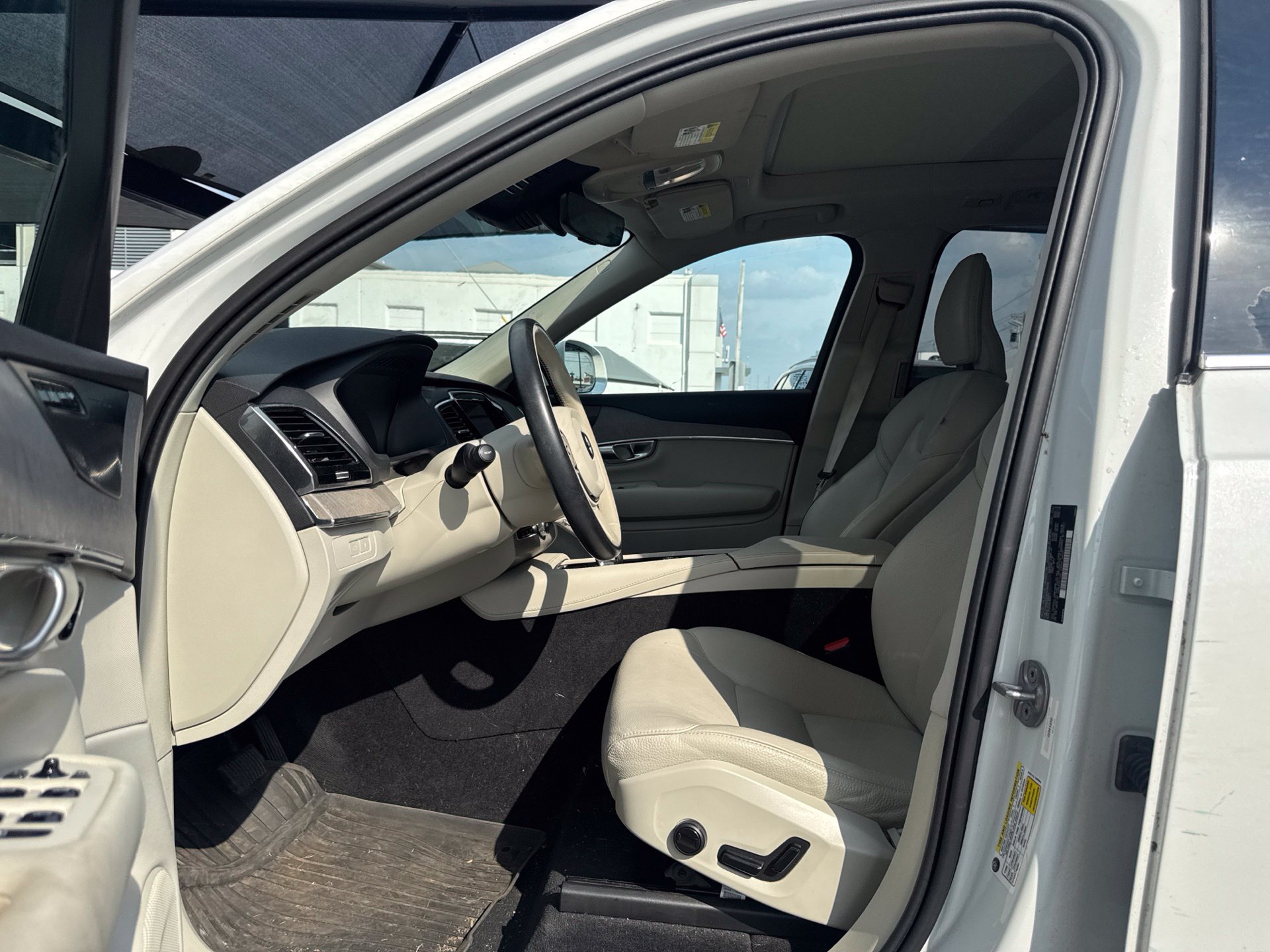 Certified 2024 Volvo XC90 T8 Plus w/ Protection Package Premier AWD/4WD image 9