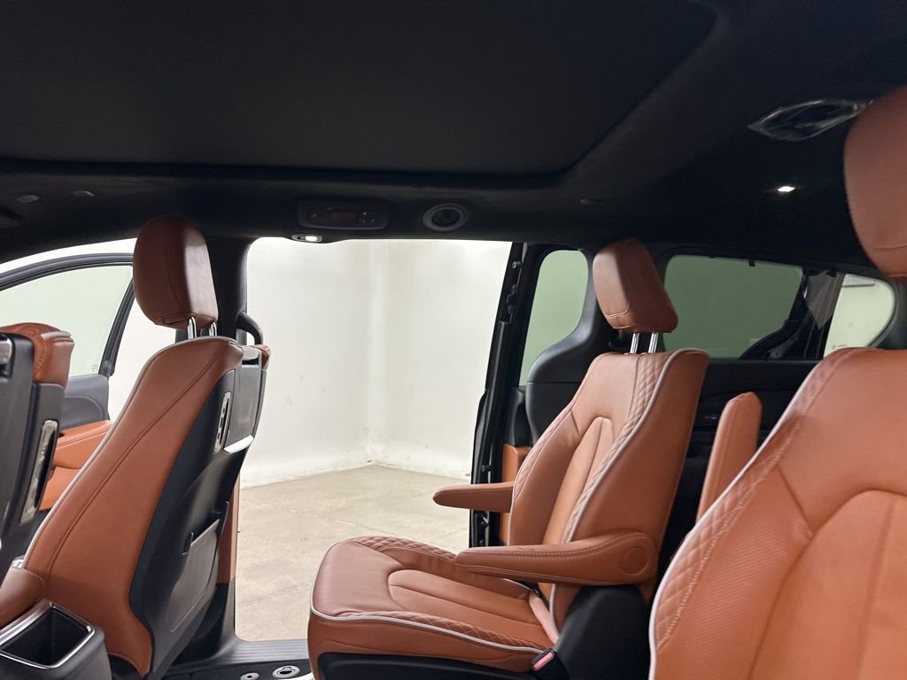 New 2026 Chrysler Pacifica Pinnacle image 27