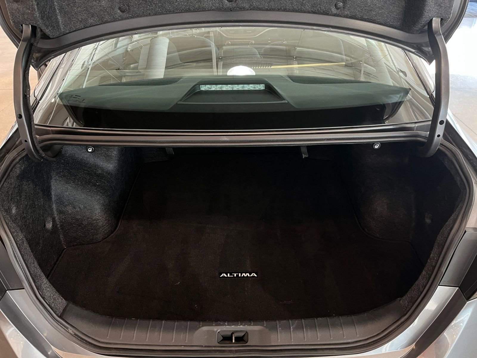 Used 2025 Nissan Altima 2.5 SV image 30