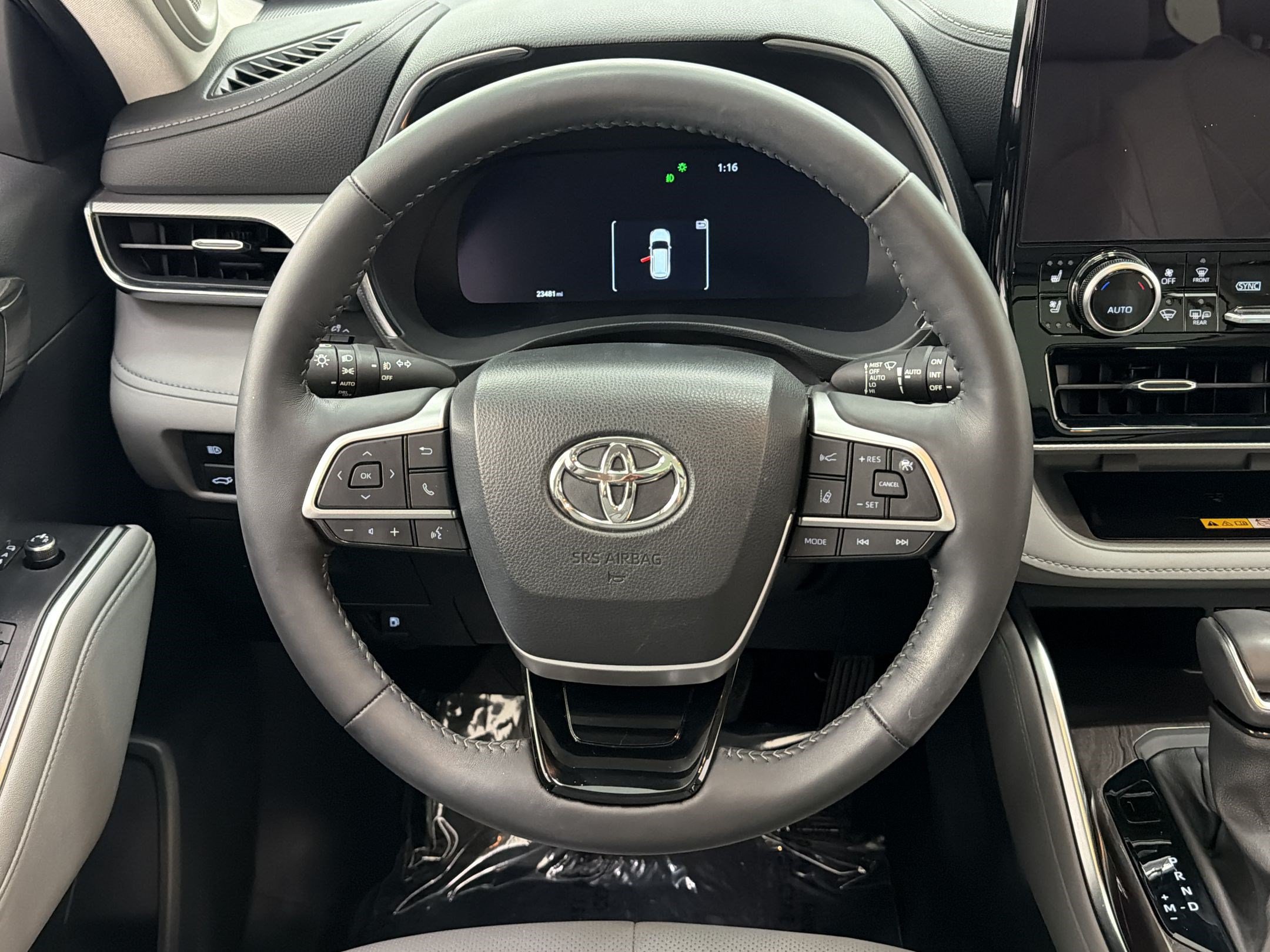 Used 2024 Toyota Highlander Platinum FWD image 29