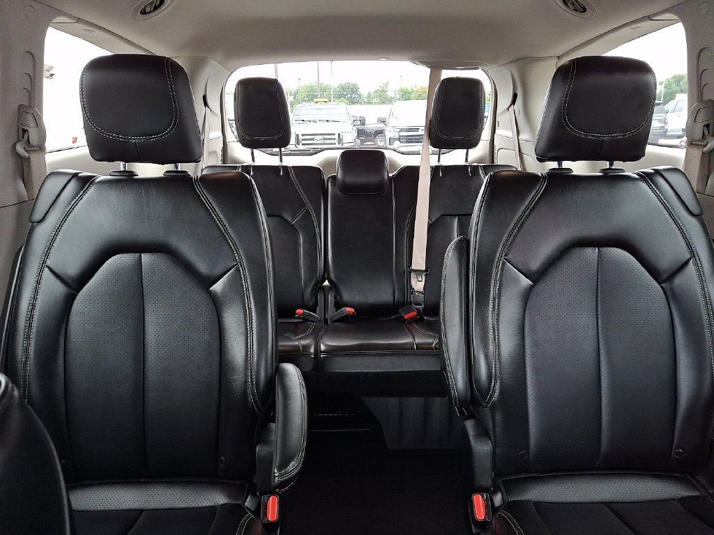 Used 2024 Chrysler Pacifica Touring-L FWD image 20