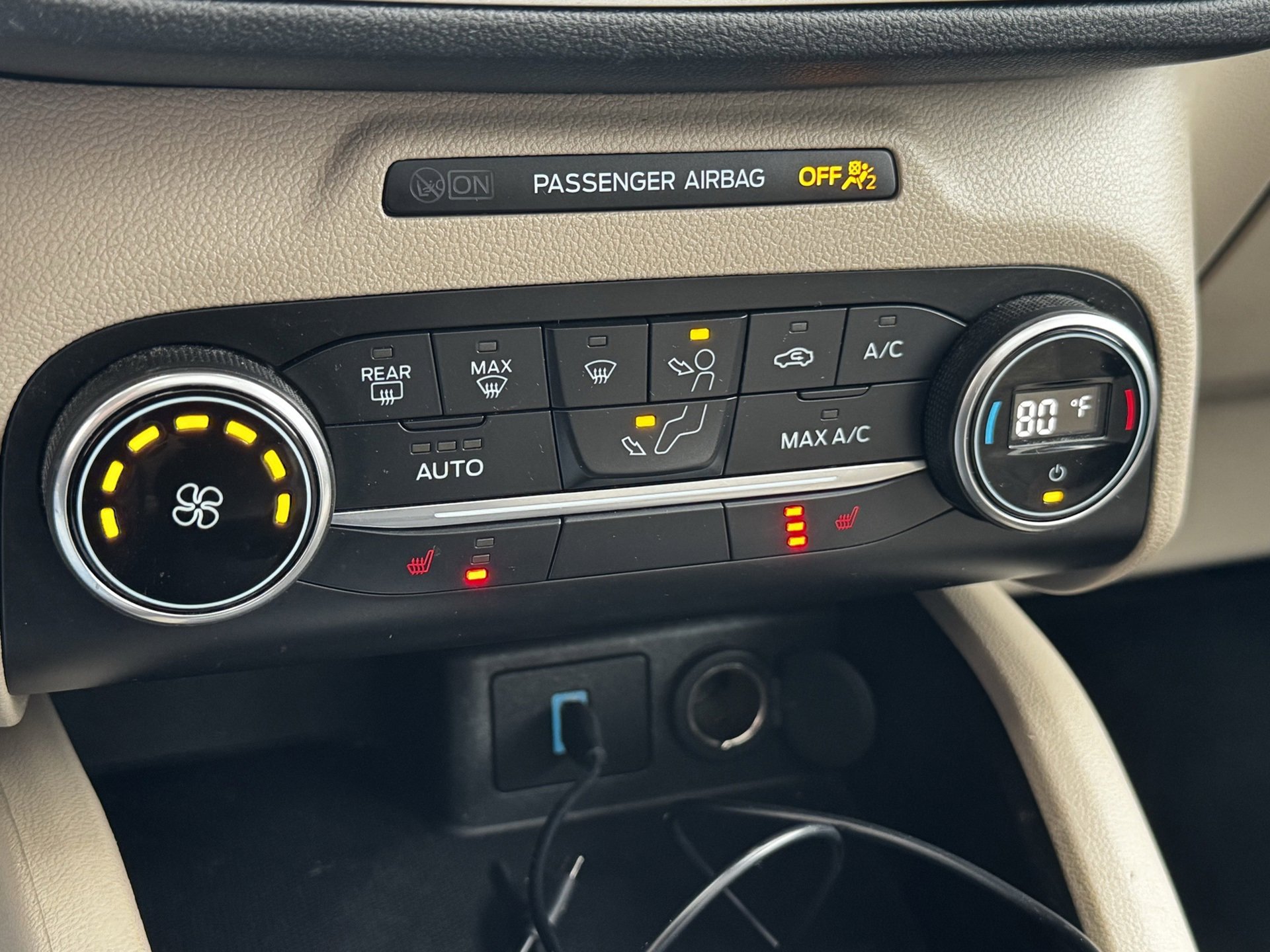 Used 2020 Ford Escape SE image 25