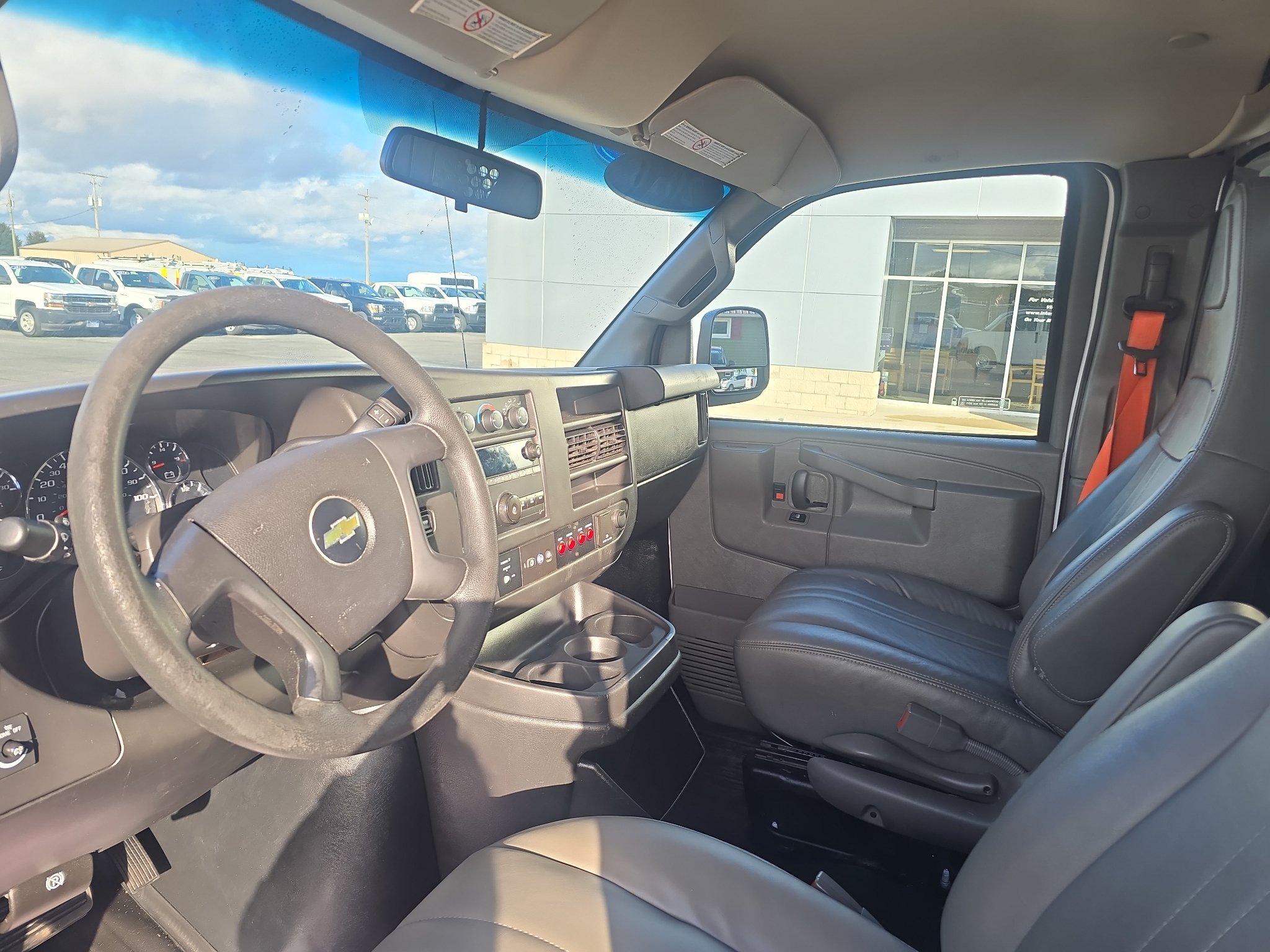 Used 2016 Chevrolet Express 2500 RWD image 18