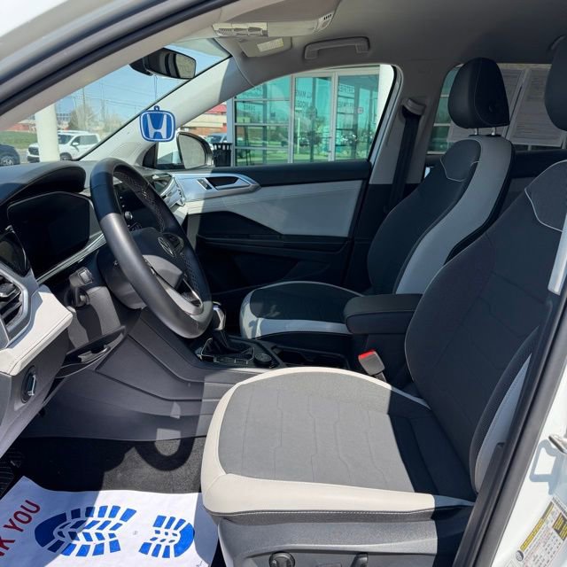 Used 2025 Volkswagen Taos SE AWD/4WD image 10