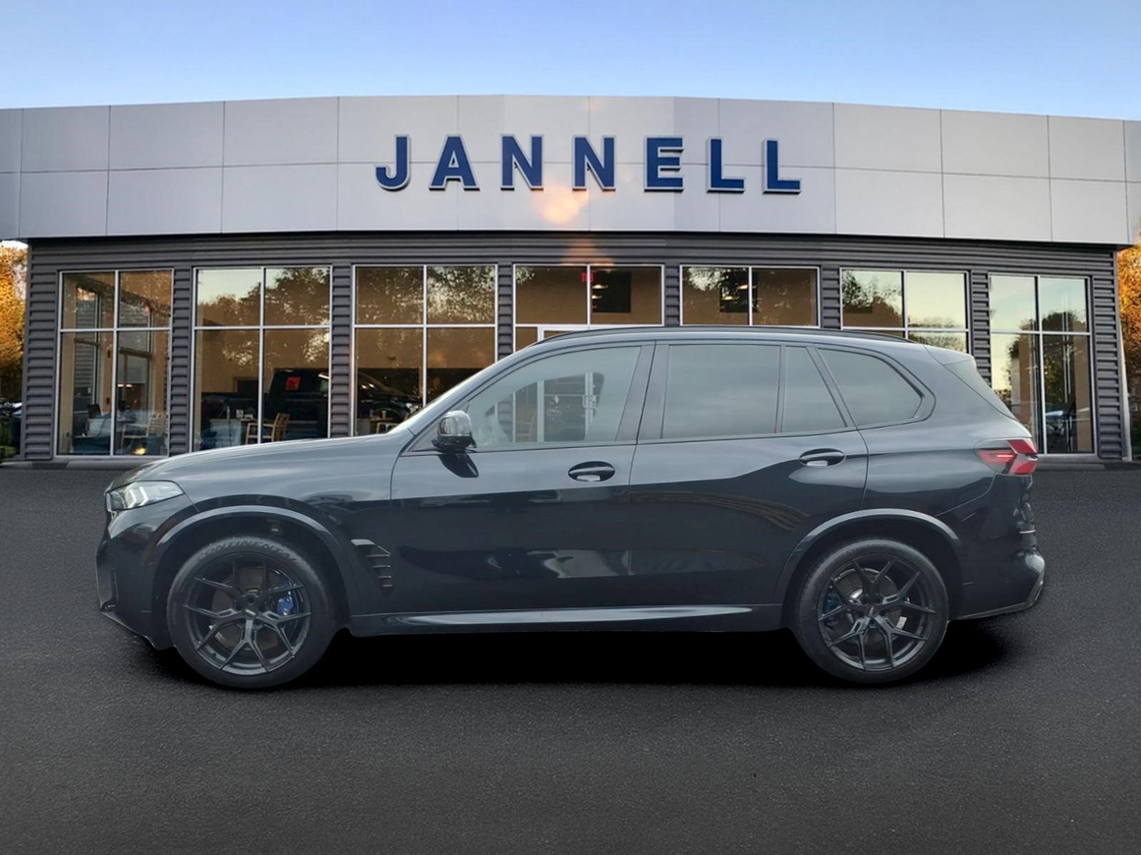 Used 2024 BMW X5 M60i w/ Executive Package image 8