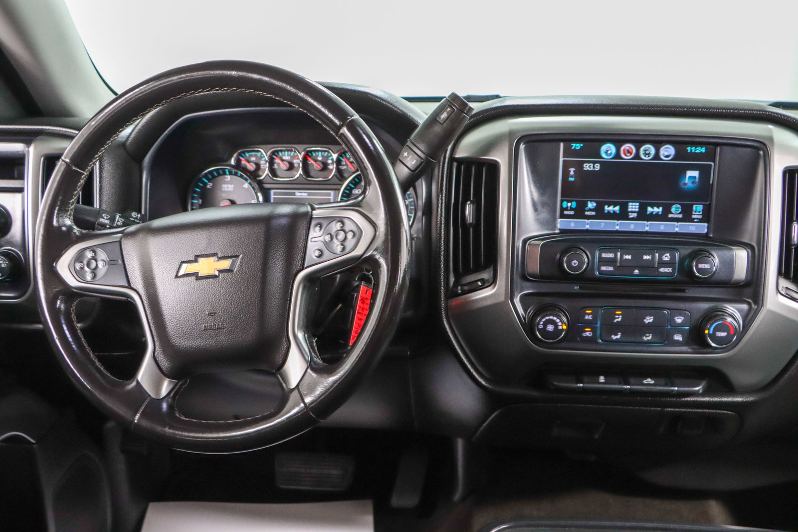 Used 2018 Chevrolet Silverado 1500 LT AWD/4WD image 17