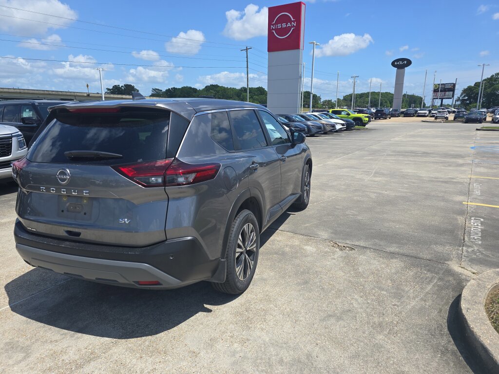 Used 2023 Nissan Rogue SV FWD image 6