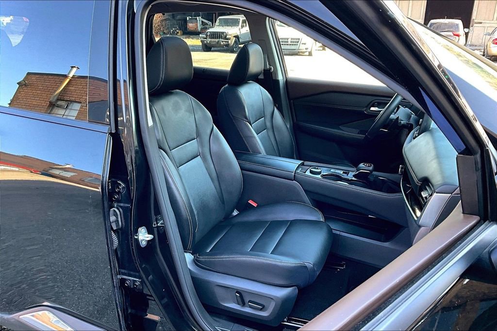 Used 2023 Nissan Rogue SL w/ SL Premium Package image 7