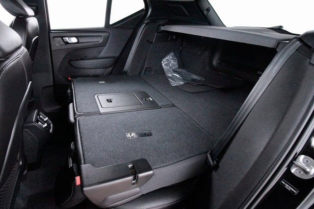 Certified 2025 Volvo XC40 B5 Plus image 35