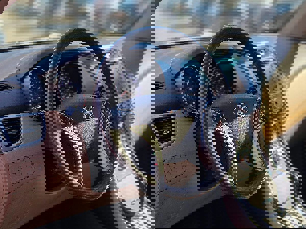 Used 2012 Hyundai Elantra Limited w/ Technology Pkg 5 image 19