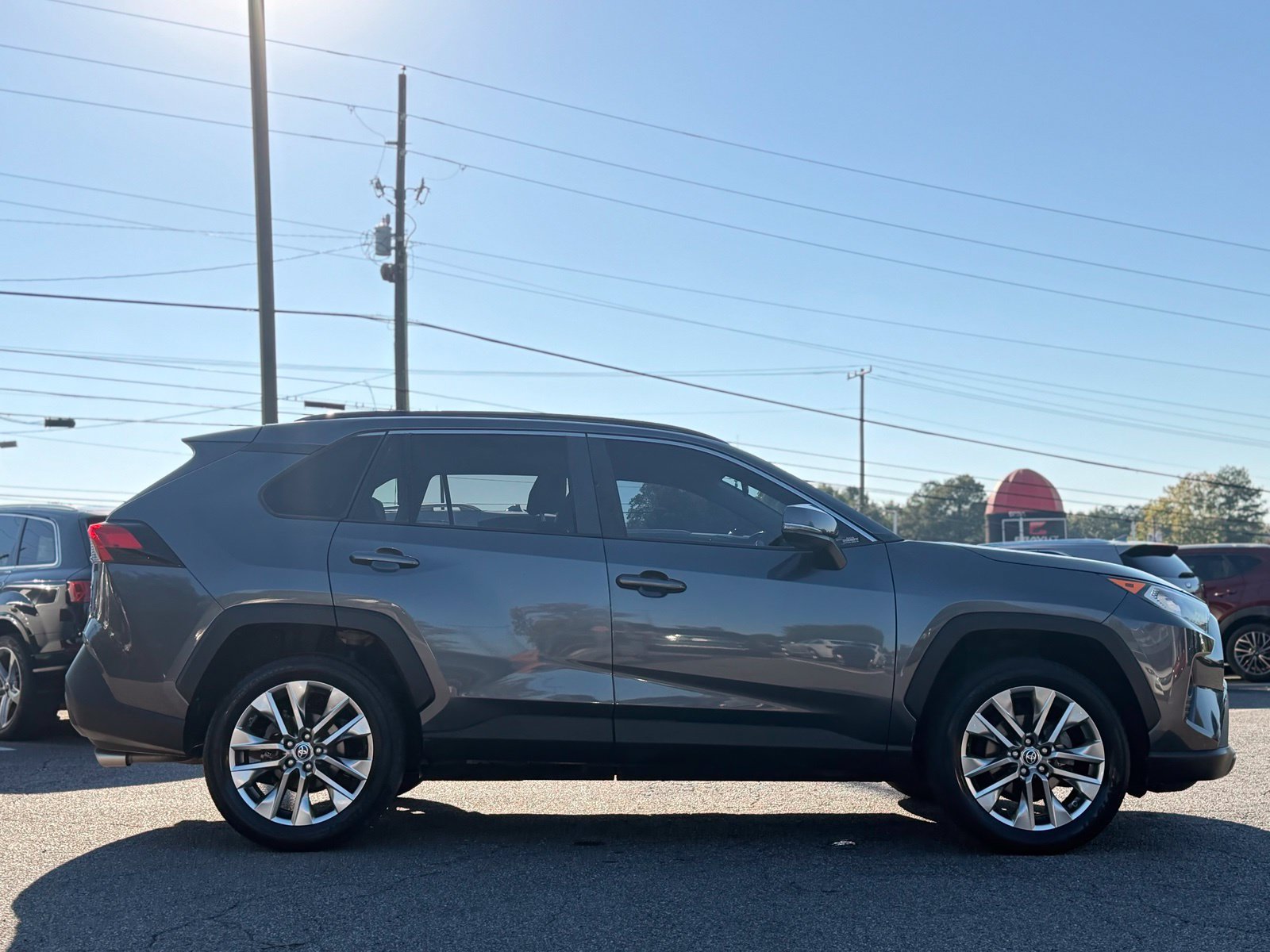 Used 2019 Toyota RAV4 XLE Premium FWD image 6