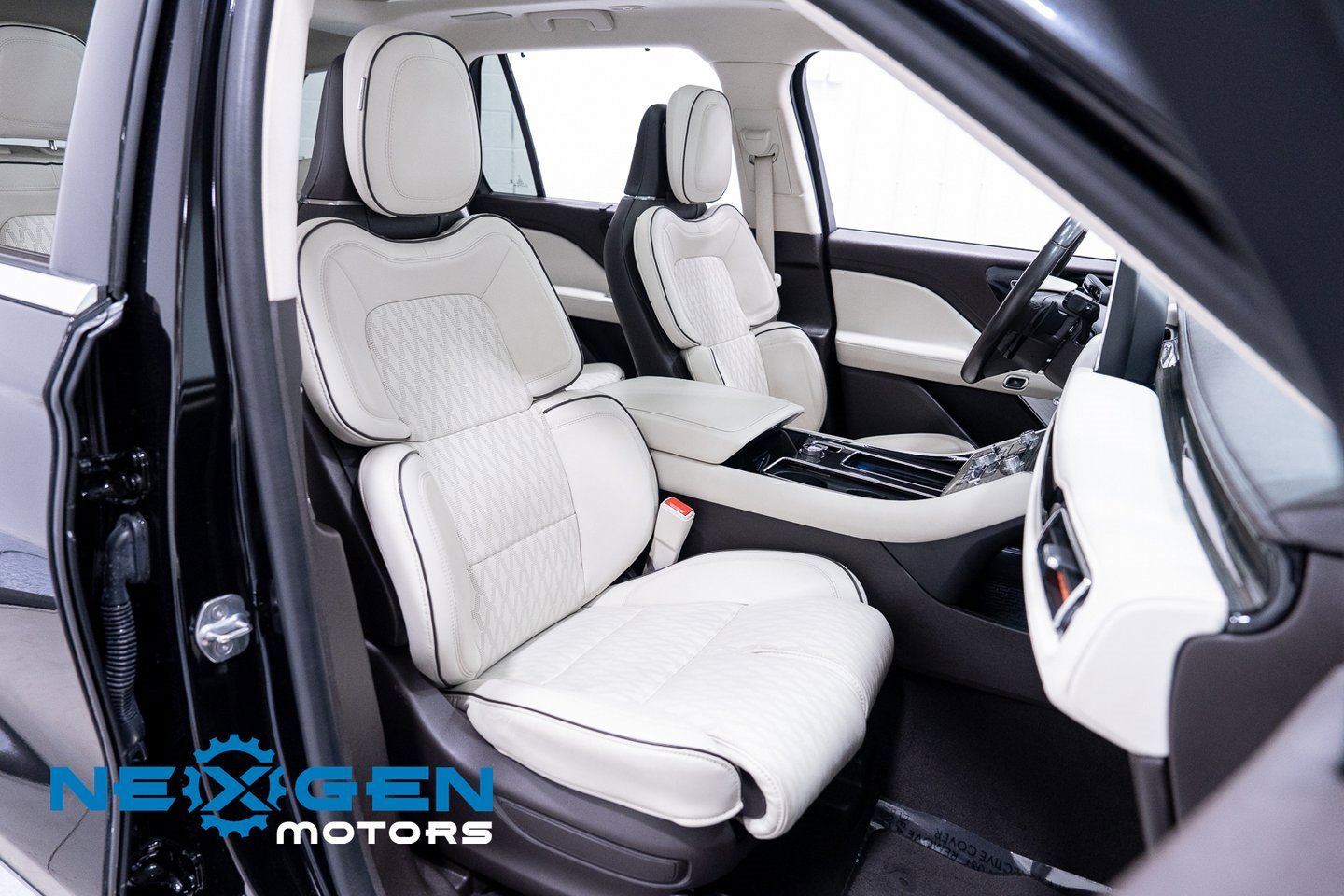 Used 2022 Lincoln Aviator Black Label w/ Dynamic Handling Package image 56