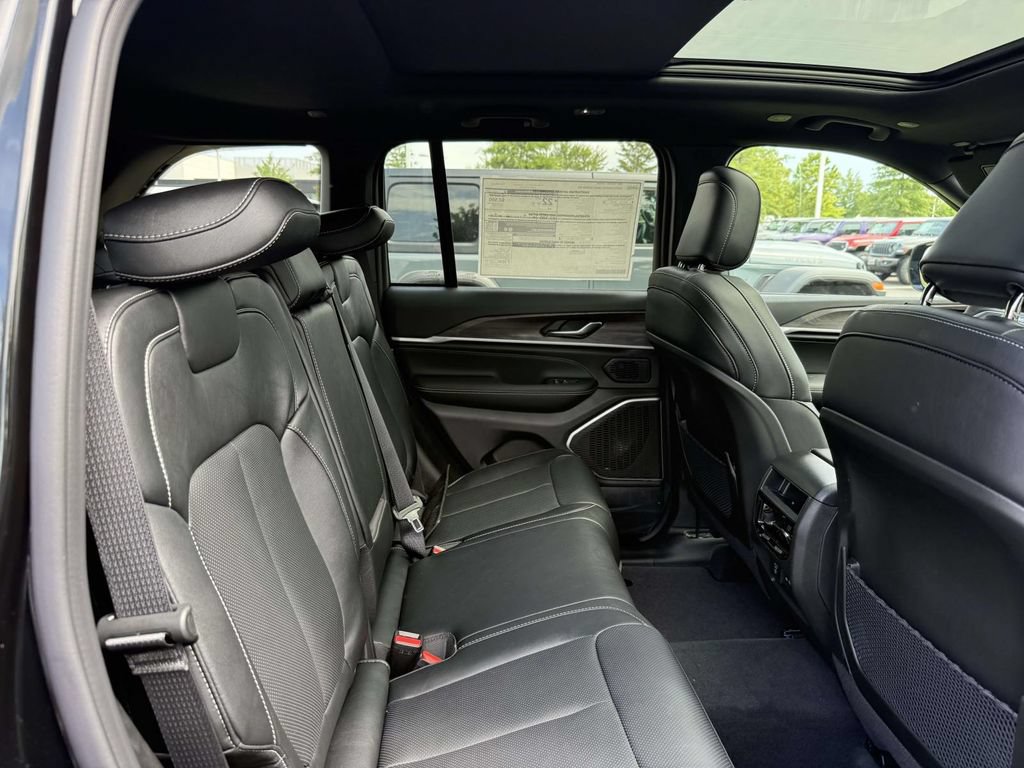 New 2027 Jeep Grand Cherokee Limited AWD/4WD image 15