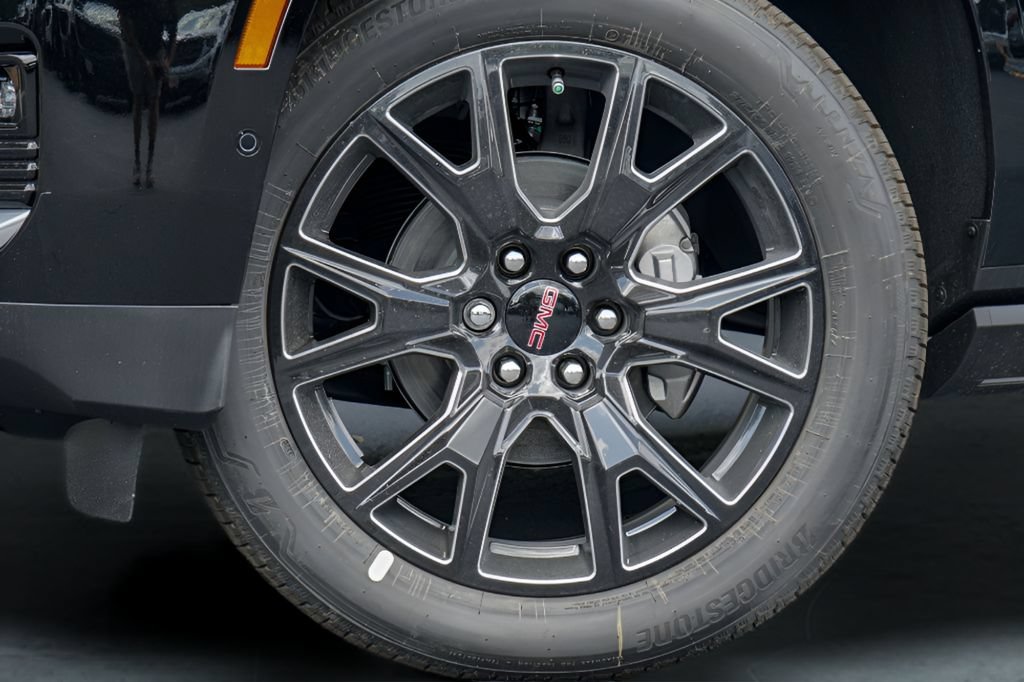 New 2026 GMC Yukon Denali w/ Denali Reserve Package AWD/4WD image 2