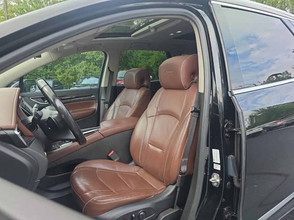 Used 2018 Buick Enclave Avenir w/ Avenir Technology Package AWD/4WD image 17