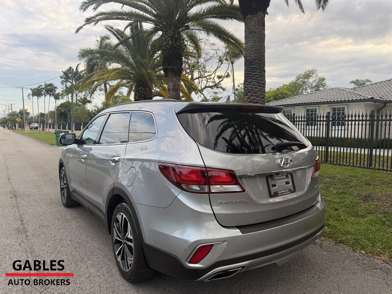 Used 2018 Hyundai Santa Fe SE w/ Cargo Package AWD/4WD image 11