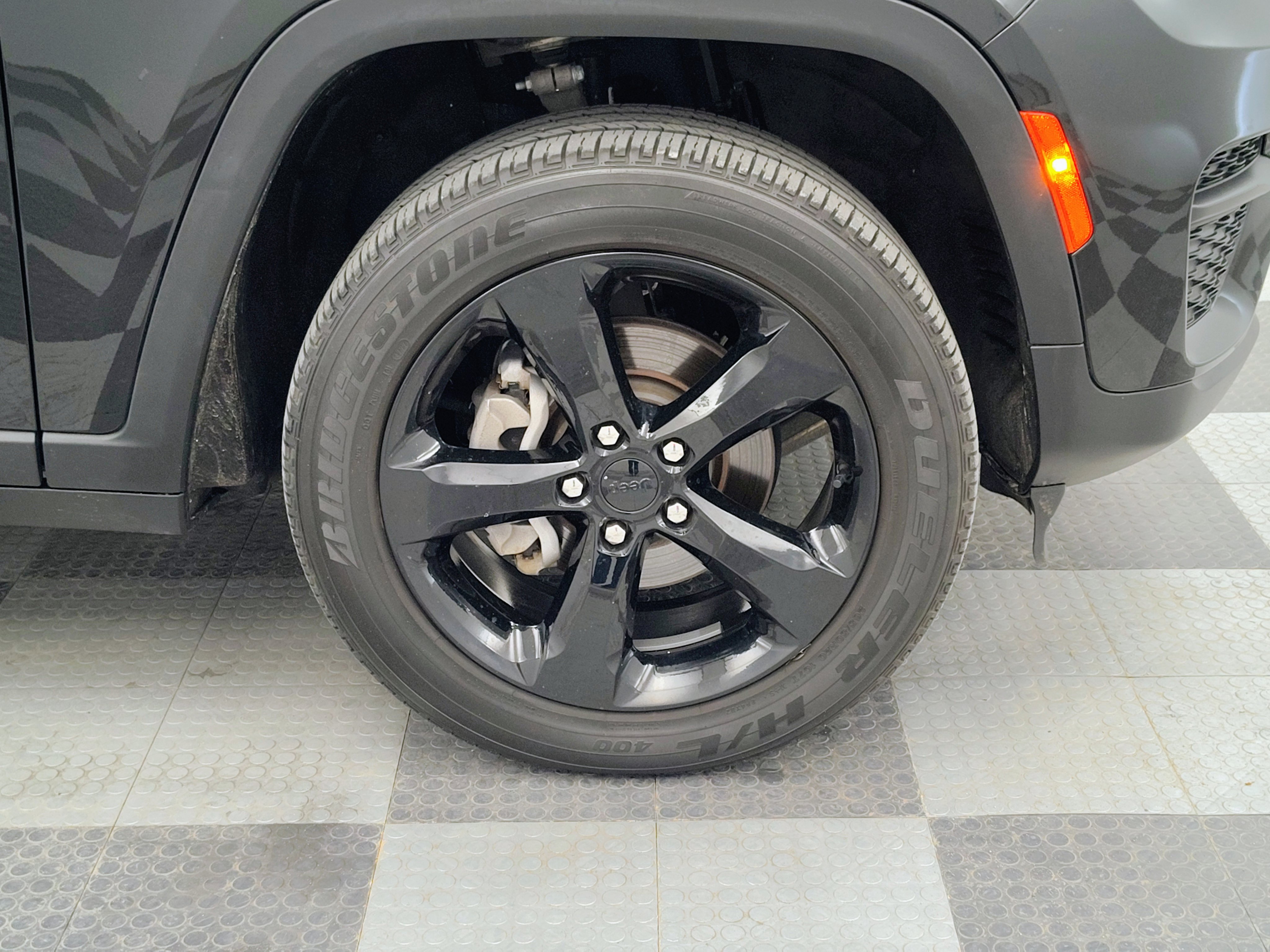 Used 2023 Jeep Grand Cherokee Altitude AWD/4WD image 13