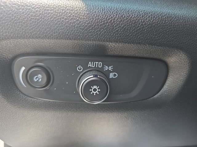 Used 2023 Chevrolet Traverse Premier FWD image 25