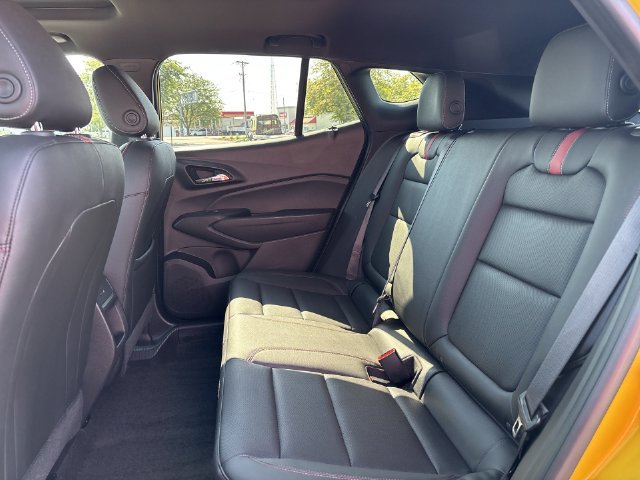 Used 2025 Chevrolet Trax RS w/ Sunroof Package FWD image 17