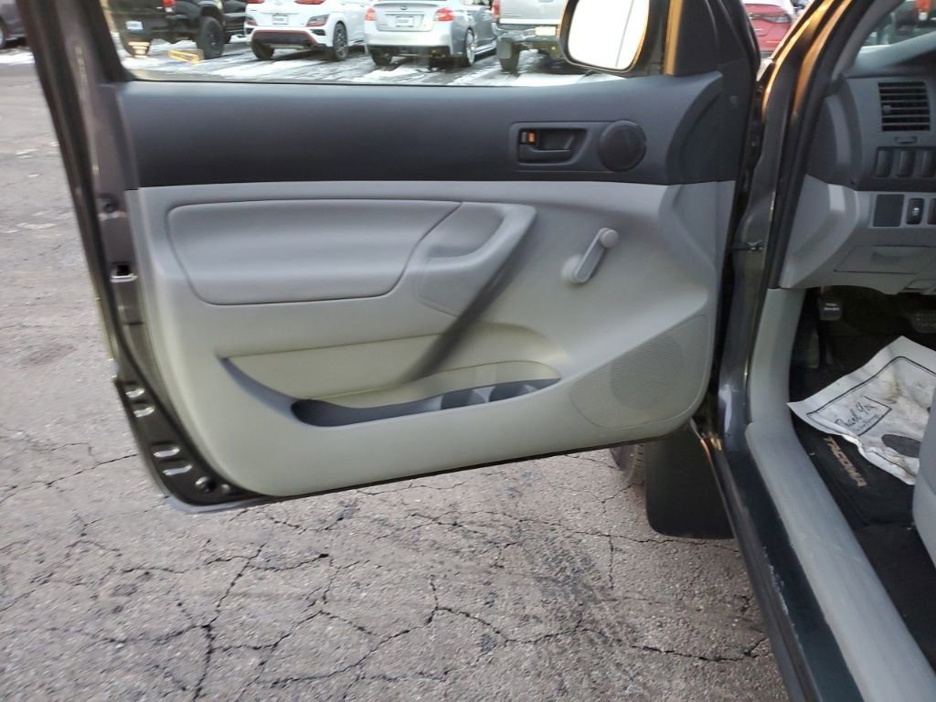 Used 2013 Toyota Tacoma 4x4 Regular Cab image 13