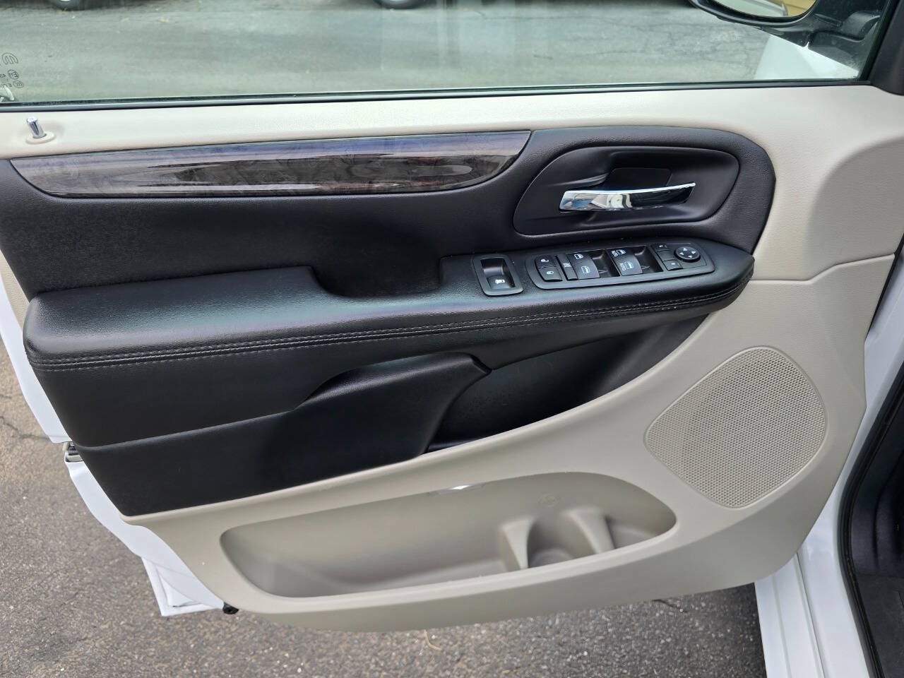 Used 2018 Dodge Grand Caravan SE w/ UConnect Hands-Free Group FWD image 12