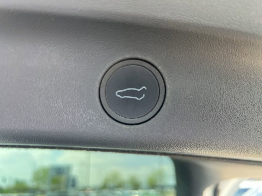 Used 2023 Tesla Model Y Performance AWD/4WD image 22