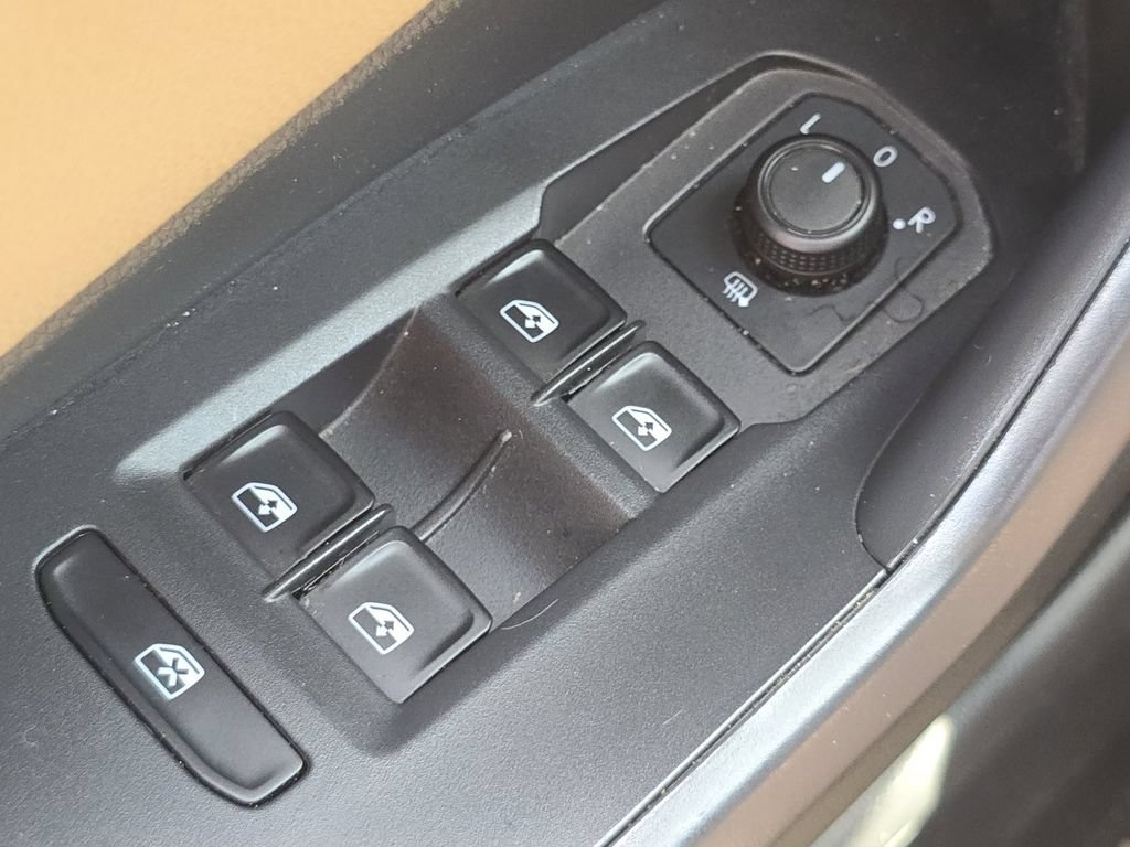 Used 2019 Volkswagen Jetta SEL FWD image 25