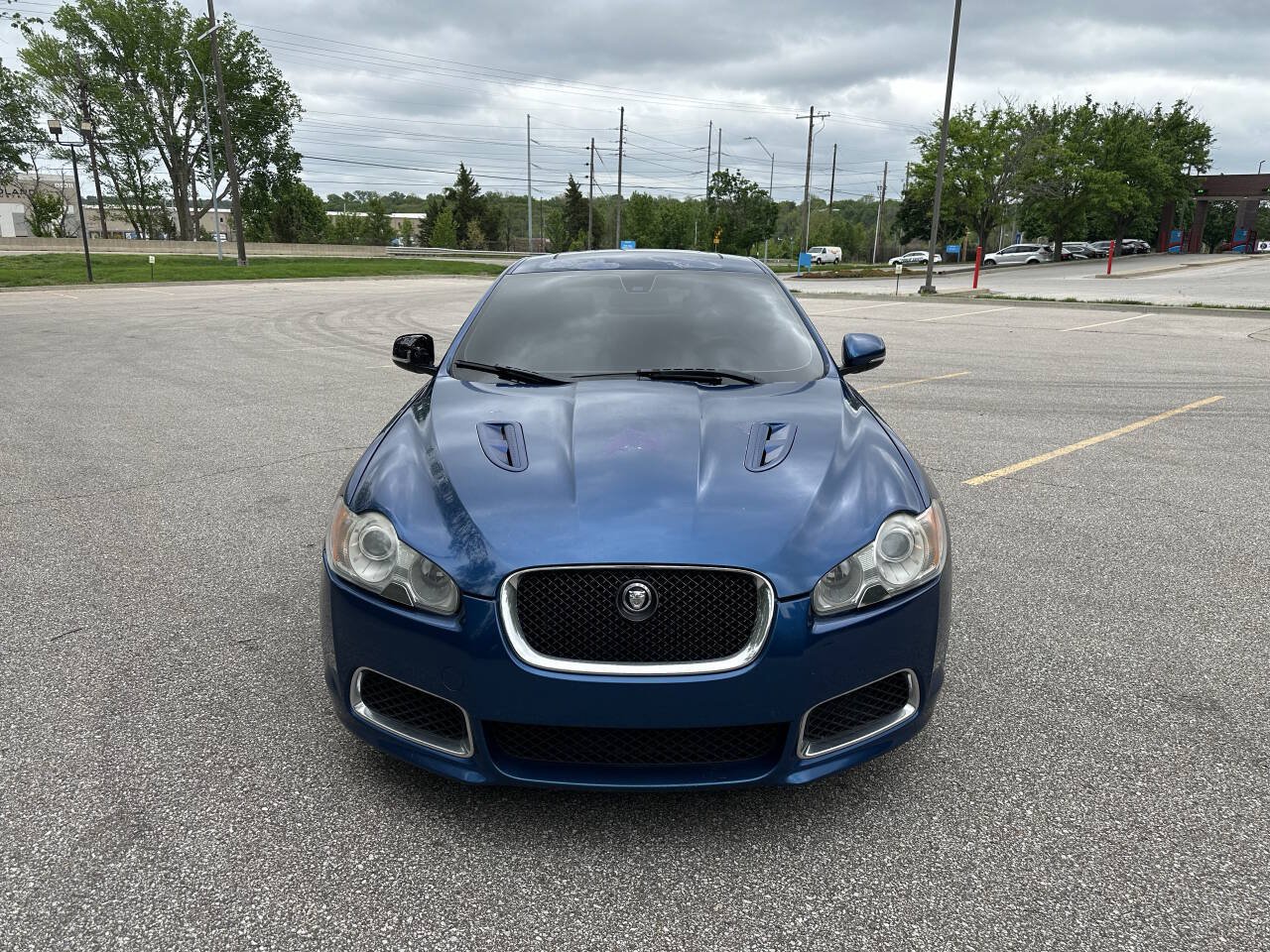 Used 2011 Jaguar XF R RWD image 2