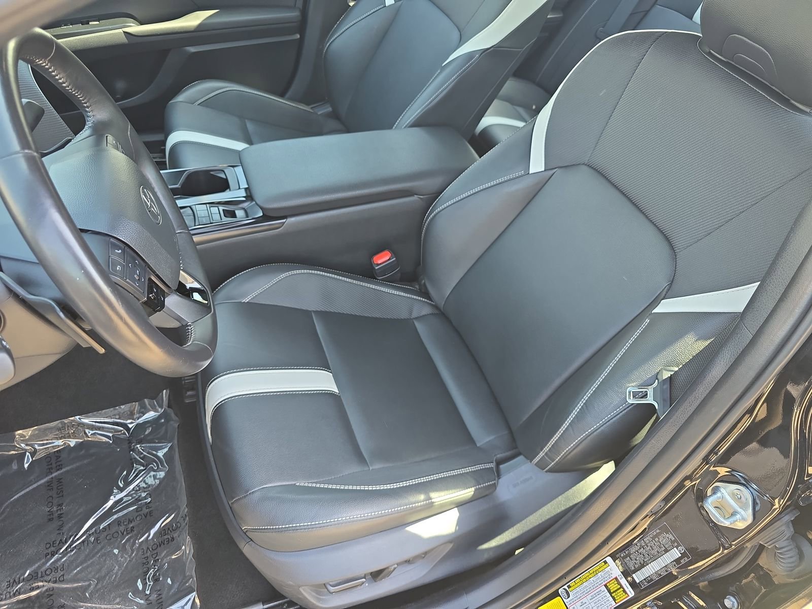 Used 2025 Toyota Camry SE FWD image 14