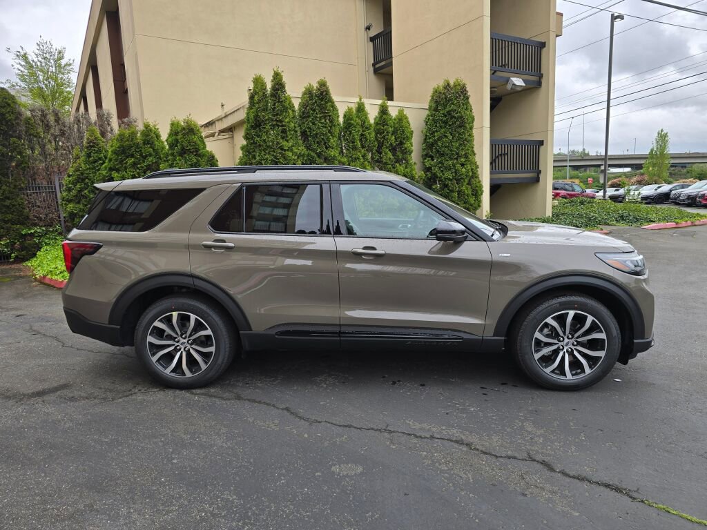 New 2026 Ford Explorer ST-Line AWD/4WD image 4