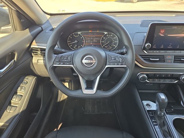 Used 2024 Nissan Altima 2.5 SV image 10