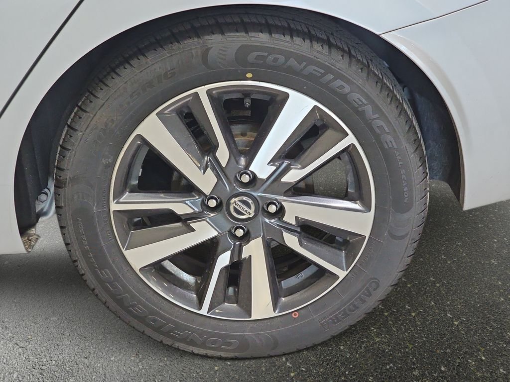 Used 2021 Nissan Versa SV FWD image 32