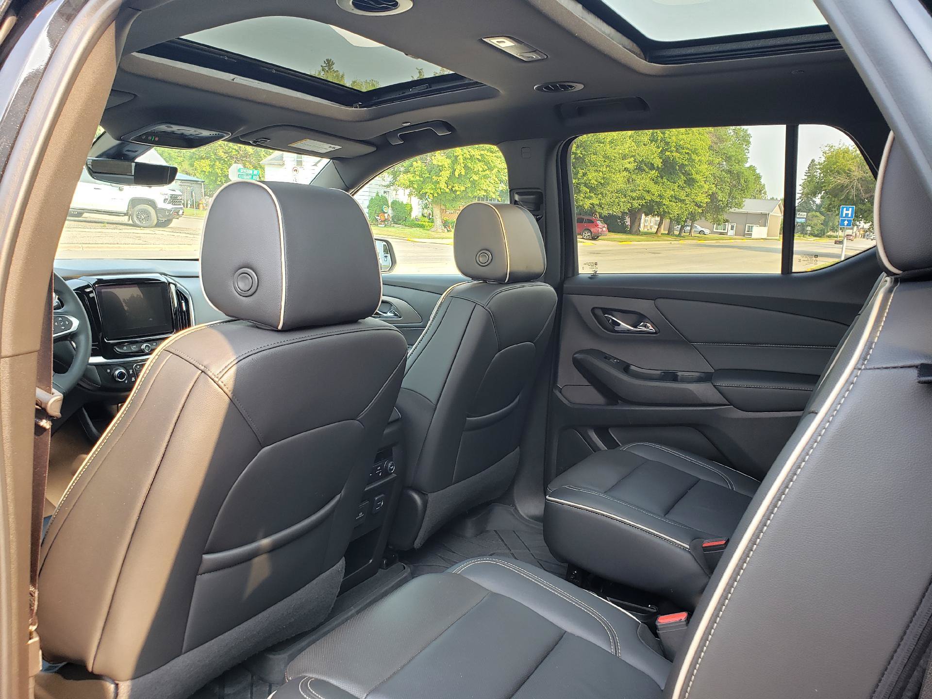 Used 2023 Chevrolet Traverse Premier w/ Redline Edition AWD/4WD image 12