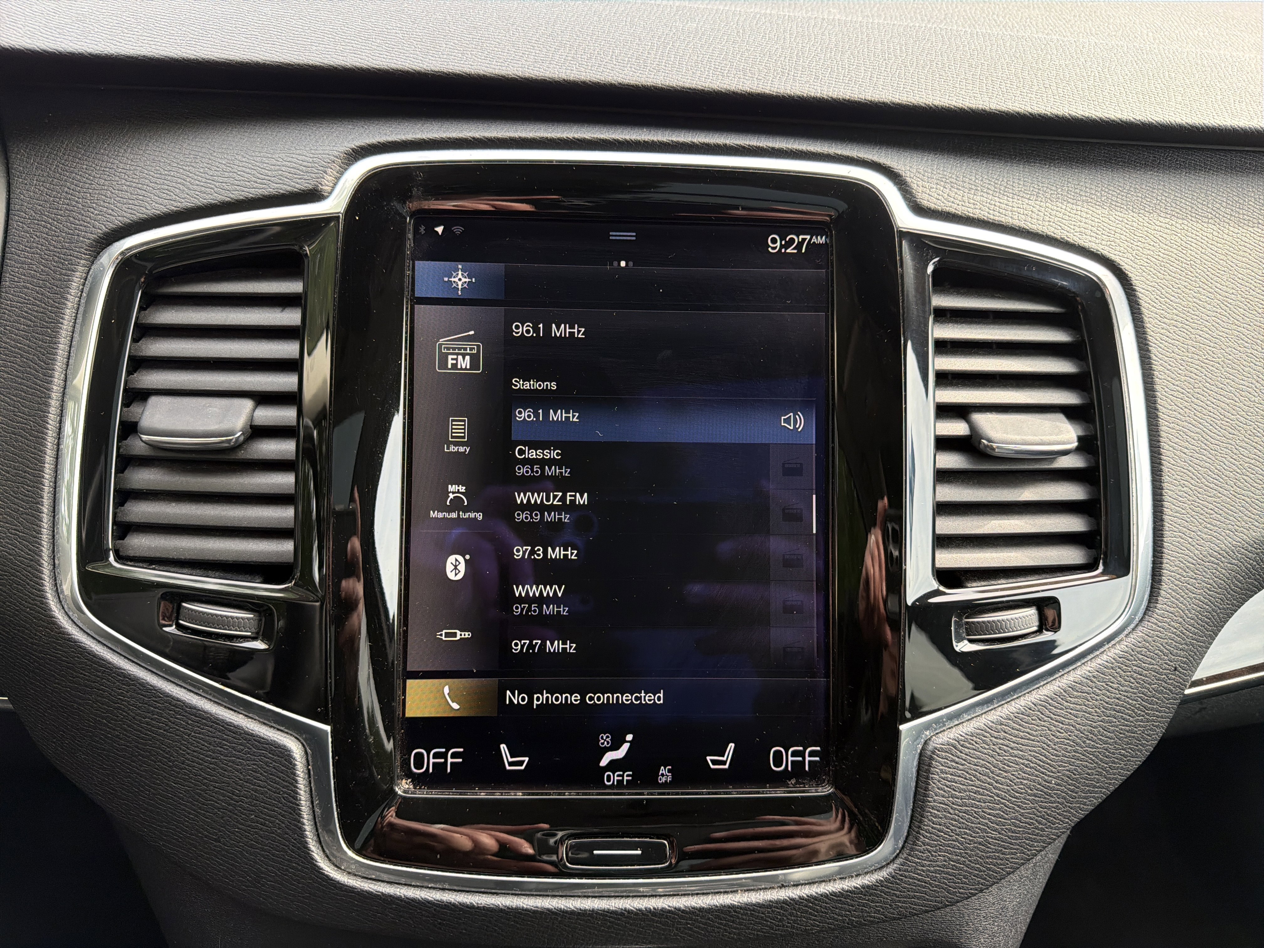 Used 2017 Volvo XC90 T5 Momentum w/ Vision Package image 23