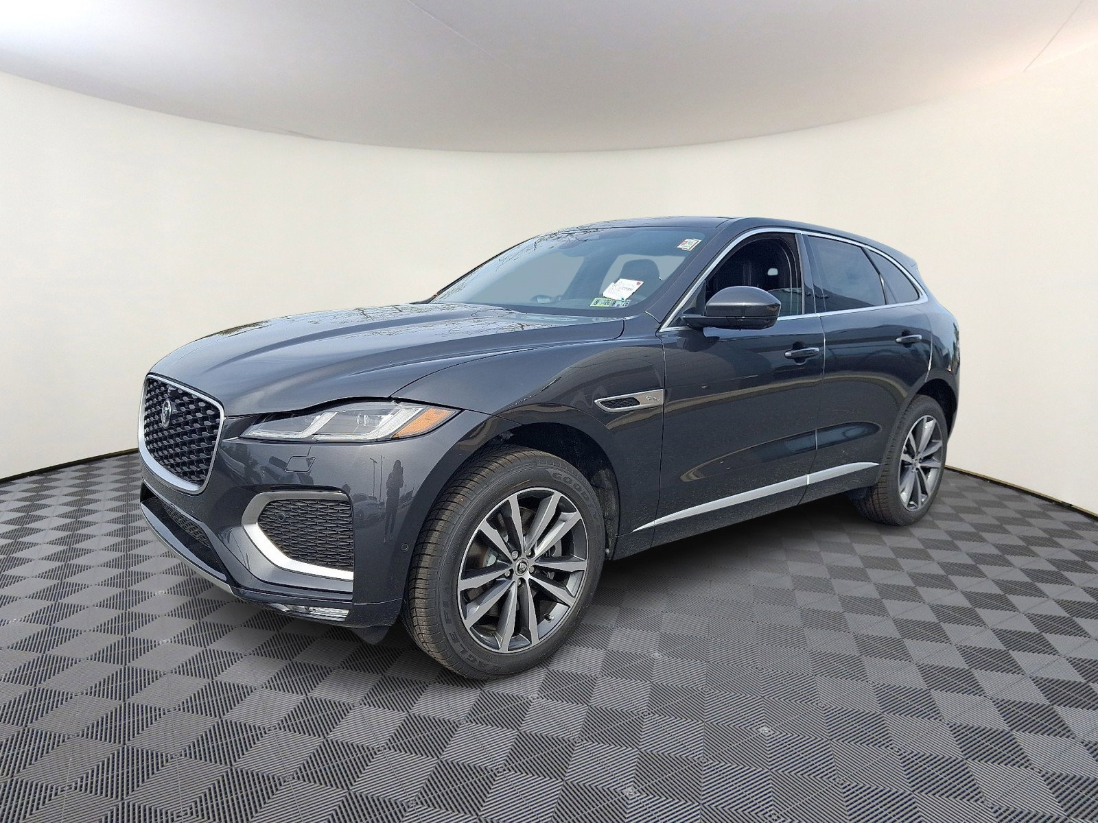New 2026 Jaguar F-PACE R-Dynamic S image 1