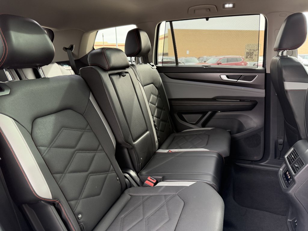 Used 2024 Volkswagen Atlas Peak Edition SEL AWD/4WD image 43