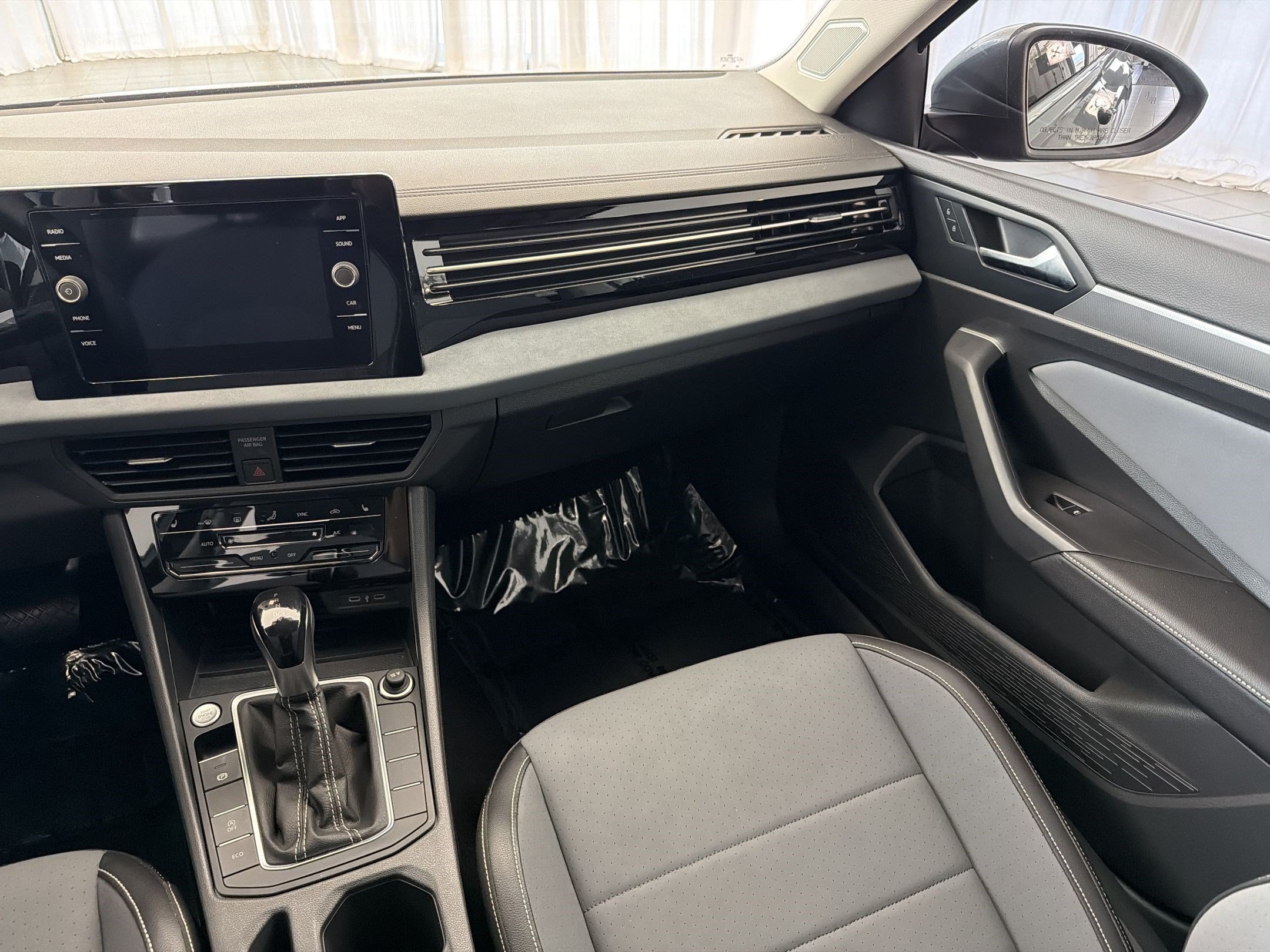 Used 2025 Volkswagen Jetta SE w/ Sunroof Package FWD image 29