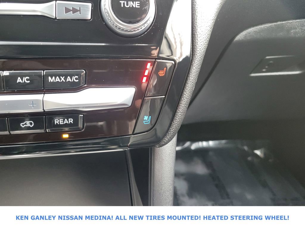 Used 2022 Ford Explorer Limited w/ Equipment Group 301A image 29