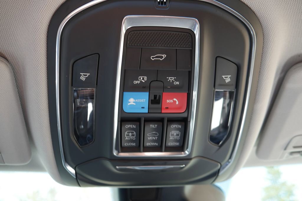 Used 2023 Jeep Grand Cherokee Limited image 20