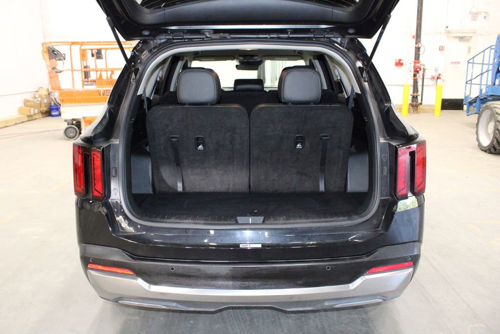 Used 2024 Kia Sorento S image 16