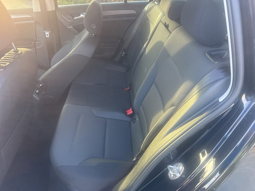 Used 2018 Volkswagen Golf S image 31