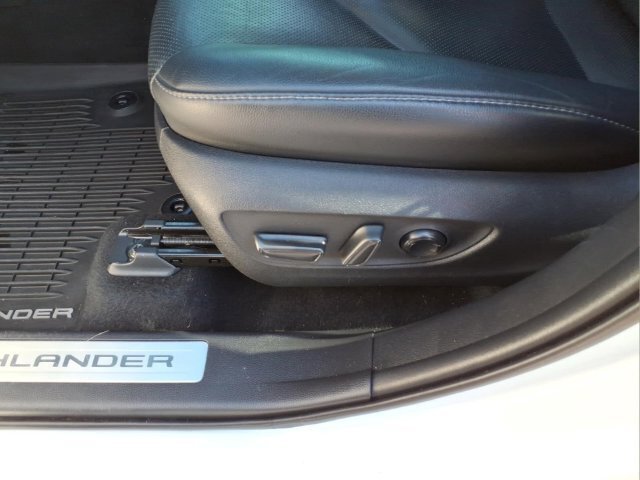 Used 2020 Toyota Highlander Limited AWD/4WD image 22