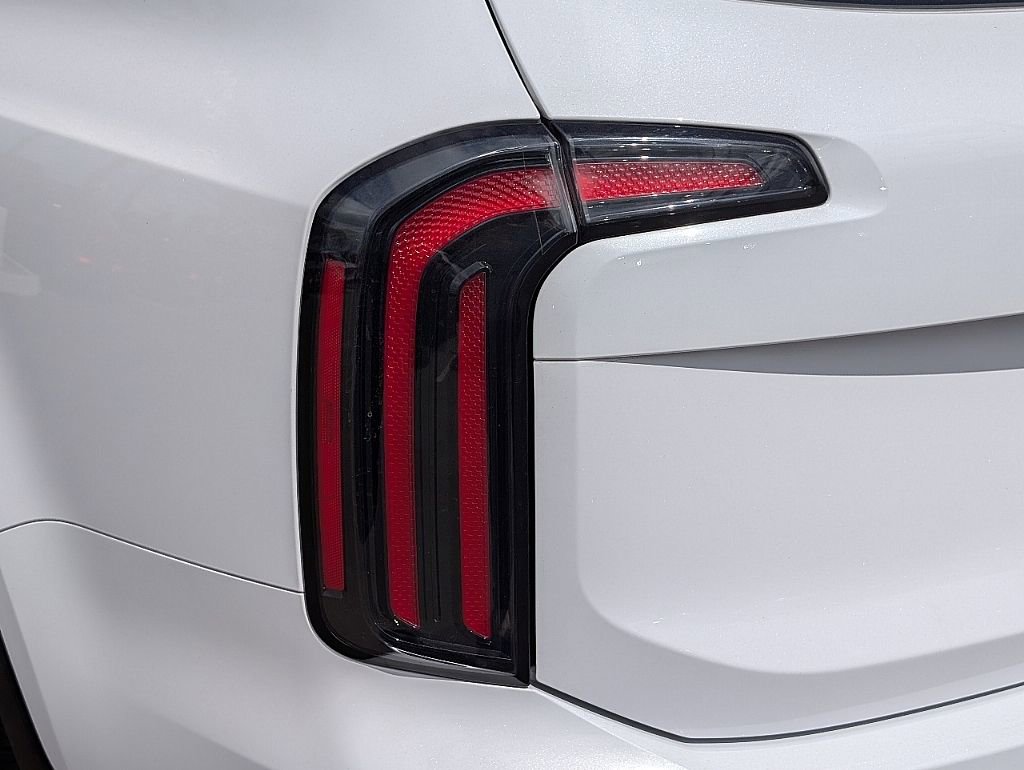 Used 2024 Kia Telluride EX image 13