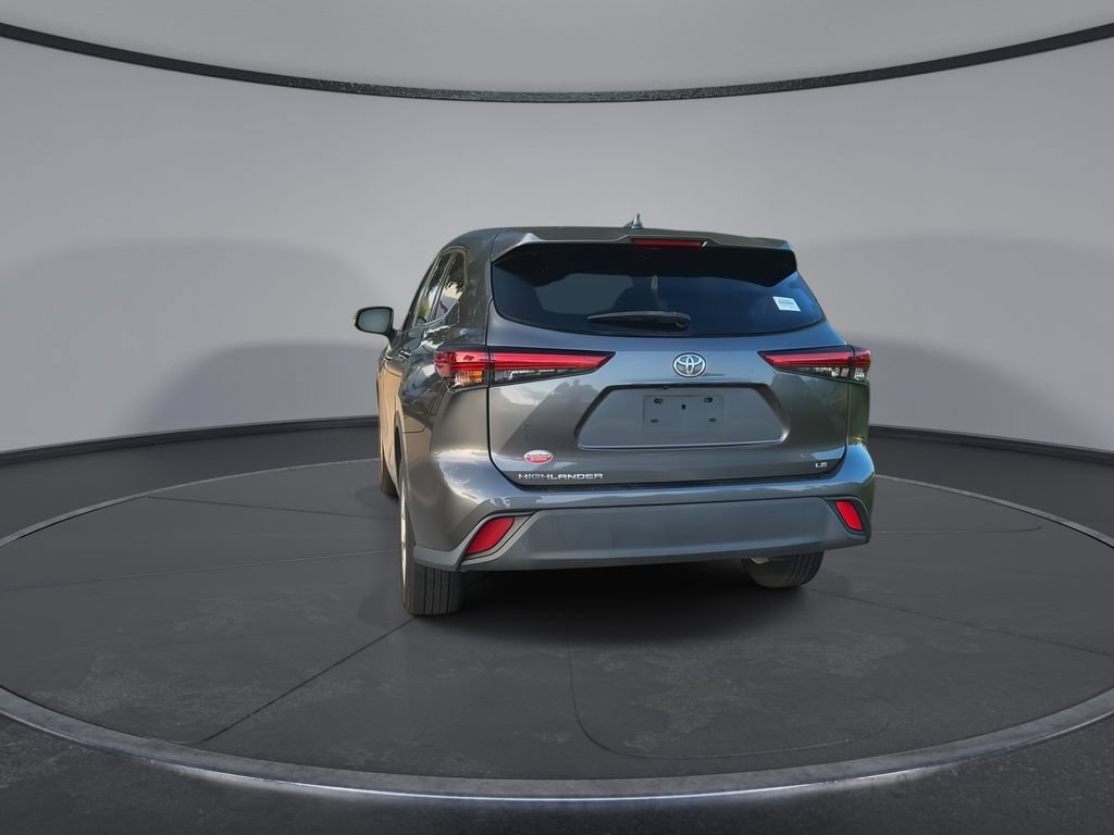 Used 2021 Toyota Highlander LE FWD image 7