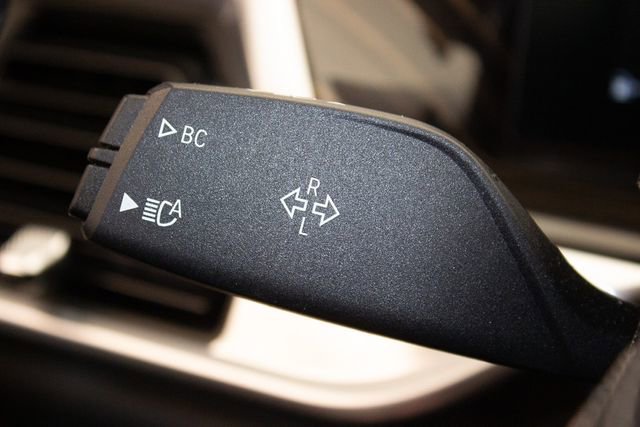 Used 2025 BMW X5 xDrive50e image 28