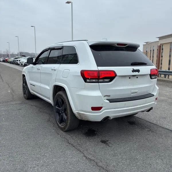 Used 2015 Jeep Grand Cherokee Altitude image 3