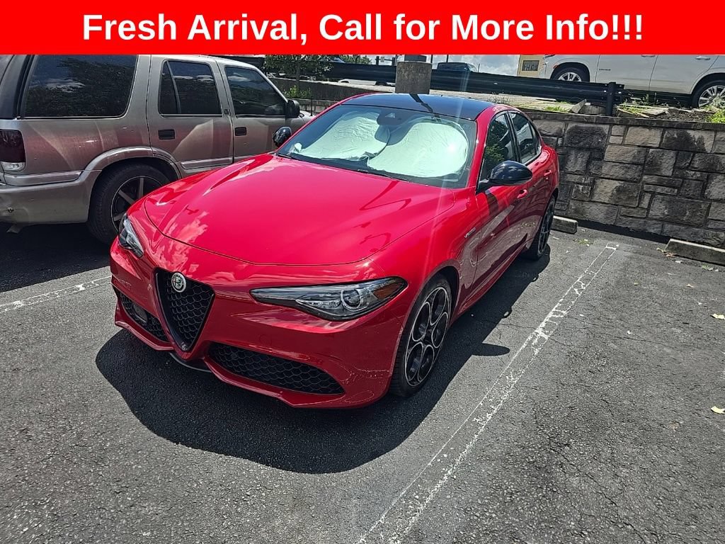 Used 2022 Alfa Romeo Giulia Veloce AWD/4WD image 3