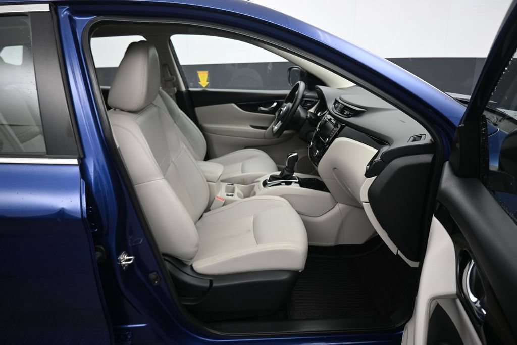 Used 2022 Nissan Rogue Sport SL AWD/4WD image 43