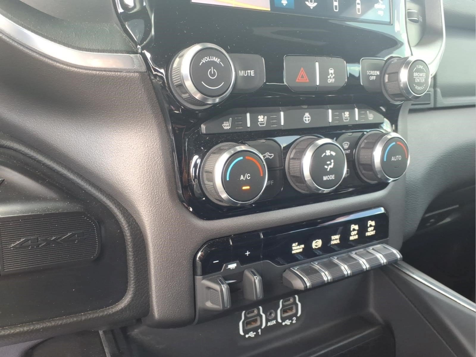 Used 2020 RAM 2500 Laramie w/ Night Edition AWD/4WD image 12