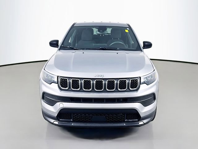Used 2023 Jeep Compass Sport image 2